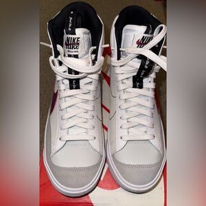 Nike White/Black/Maroon GS Blazer Mid 77 size 6Y